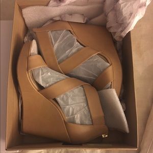 Brand new Jessica Simpson wedges