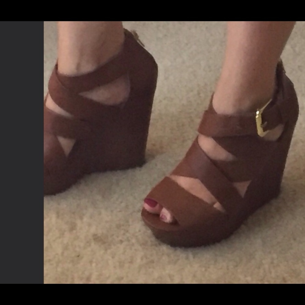 SODA STRAPY WEDGE SHOE