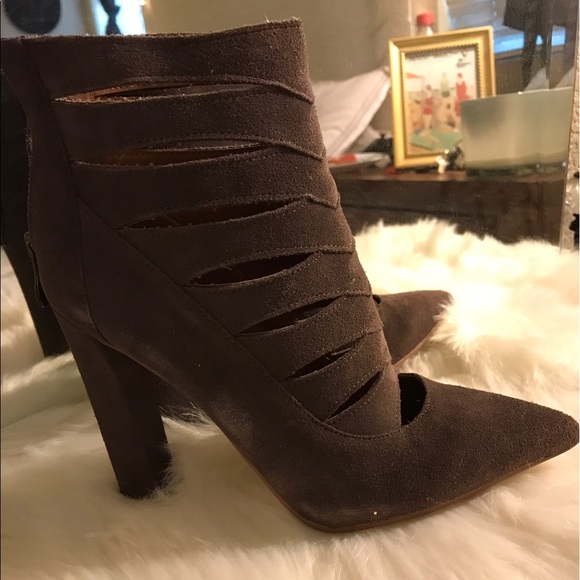 Dark grey suede Steve Madden cutout high heel - Picture 2 of 3