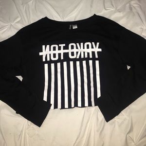 black long sleeve crop top