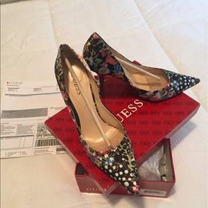 Guess Floral Pointed toe shoes