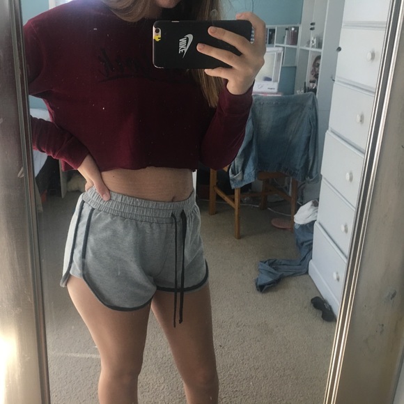 maroon long sleeved crop top - Picture 3 of 4