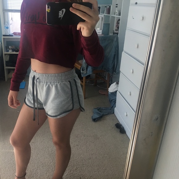 maroon long sleeved crop top - Picture 4 of 4