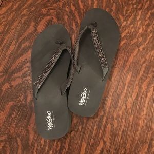 Grey heeled gem flip- flops