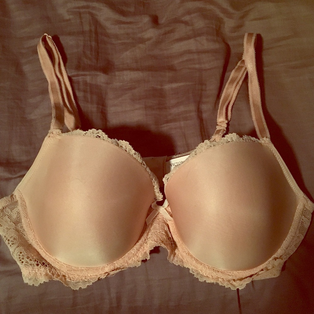 Victoria's Secret Dream Angels Demi Bra Lacy 36D