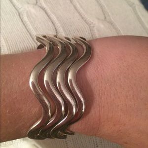 Set of 4 wavy silver bangles