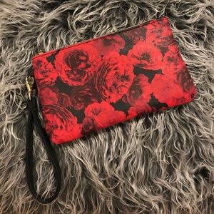 Boutique Chargeable clutch / wristlet