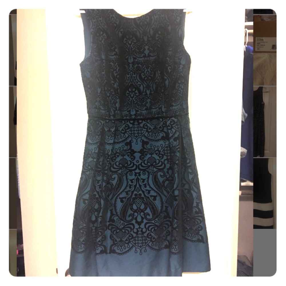 Gorgeous deep greenish sleeveless dress!