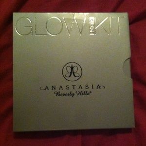 Anastasia Beverly Hills gleam glow kit