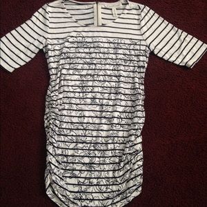 Jessica Simpson maternity top