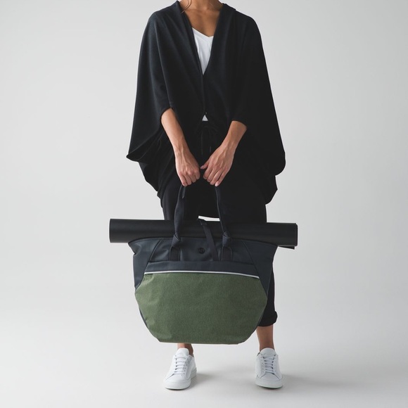 lululemon athletica Handbags - Lululemon Everything Bag