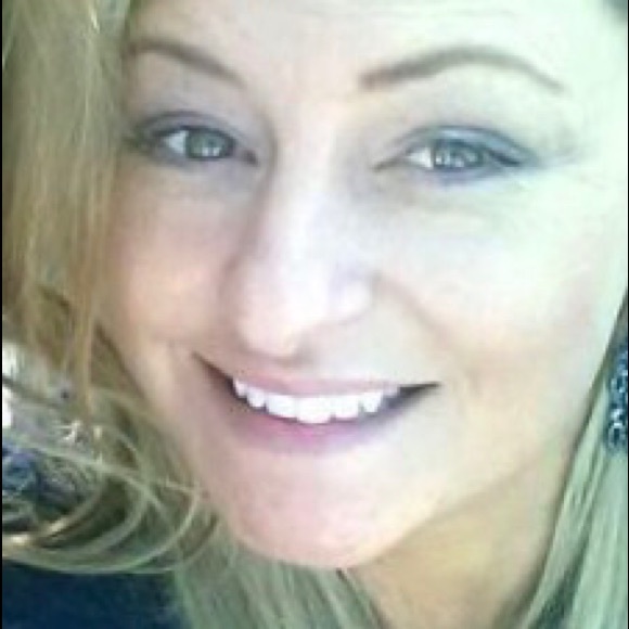 Meet your Posher, Kim - Picture 2 of 3