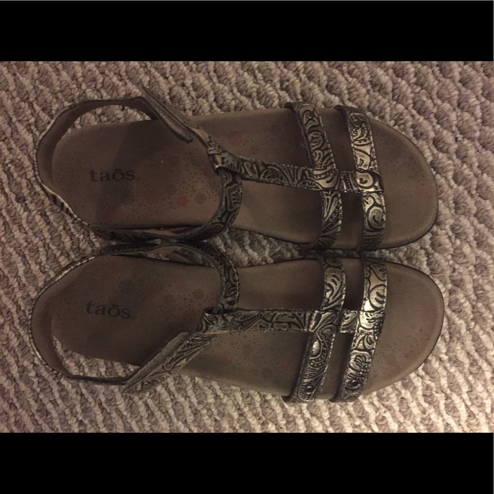 Taos shoes very comfy slightly worn