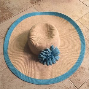 Floppy beach hat!
