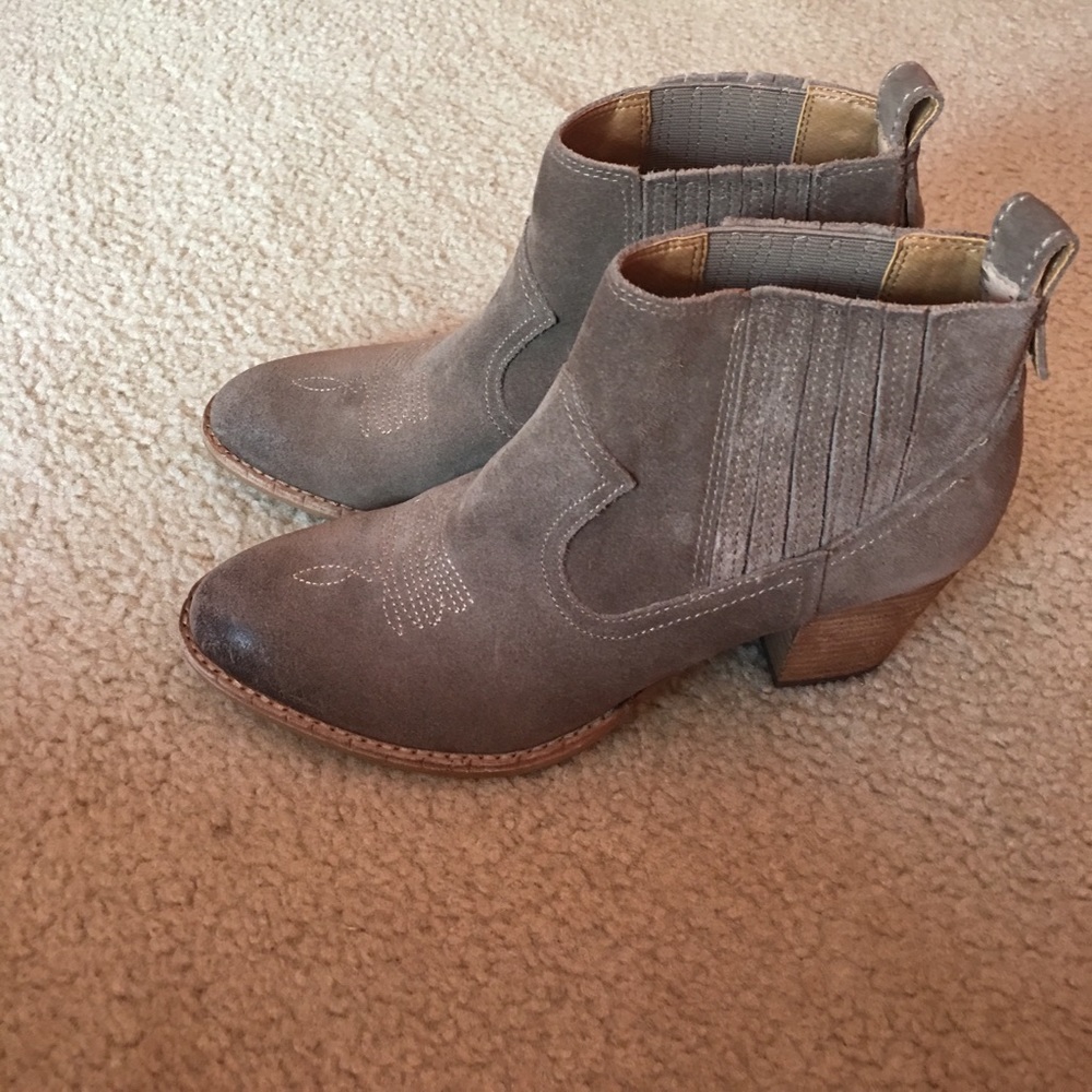 Dolce vita cowboy booties
