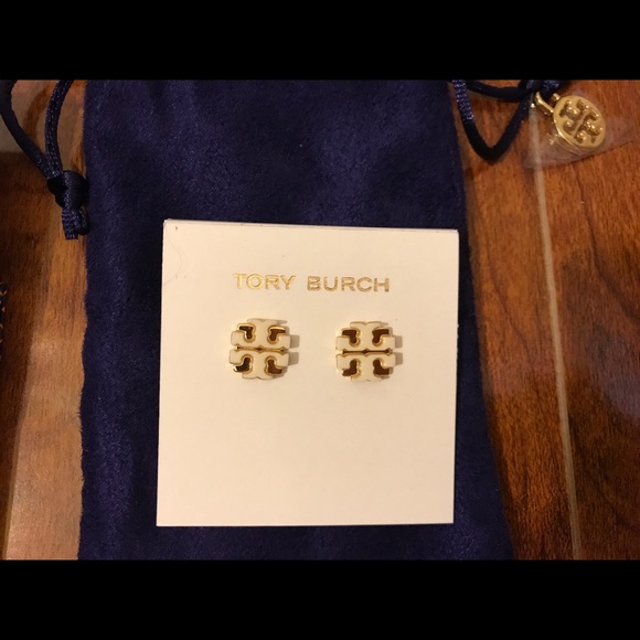 SOLD! 2 TORY BURCH EARRING ENAMEL LARGE T STUD - Picture 3 of 4