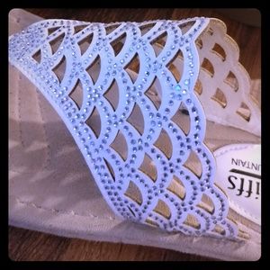 Very cute dressy flip sandals 7