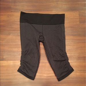 Authentic Lululemon Flow and Grow crop size 10