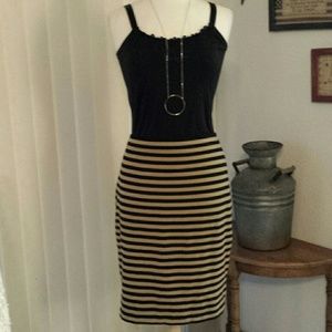 Black/Tan striped knit pencil skirt. Sz L