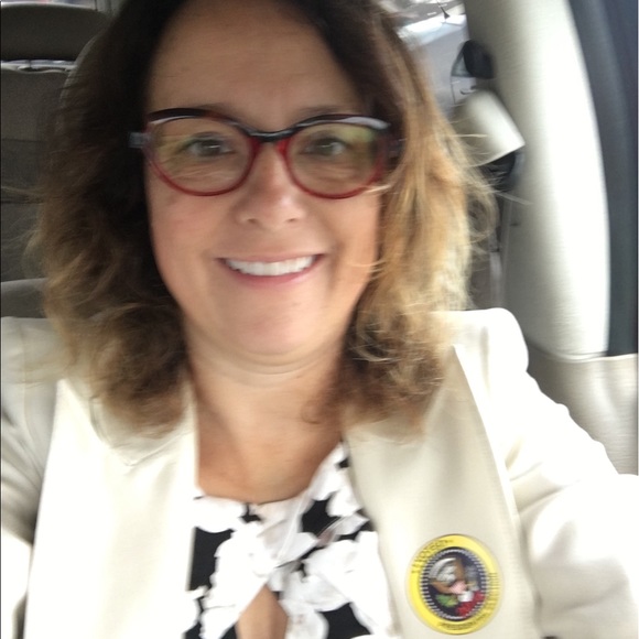 Meet your Posher, Lisa - Picture 1 of 3