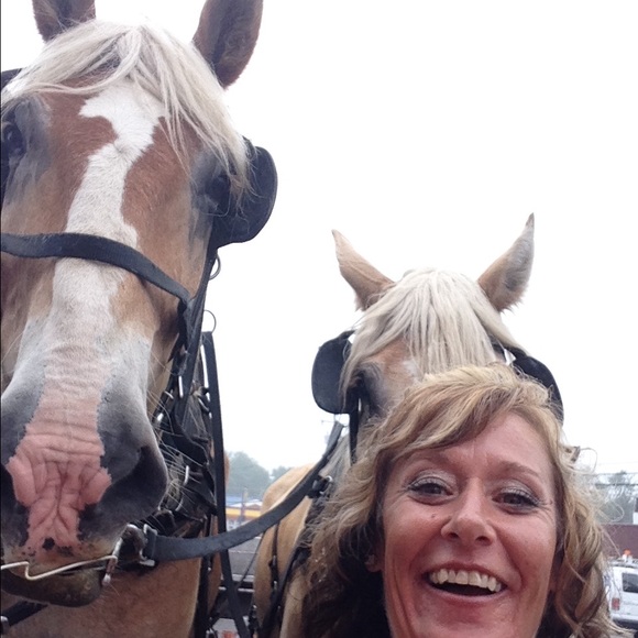 Meet your Posher, Dana - Picture 1 of 1