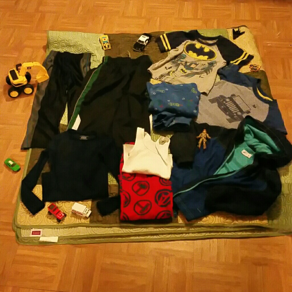 ¤¤Boys Bundle¤¤  size 4T, one 6/7