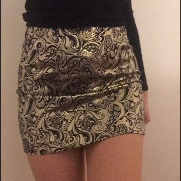 Nasty Gal Mini skirt- black and gold - Picture 3 of 7