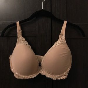 Hardly Worn Natori Lace Bra