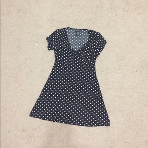 Polka-dot mid-length dress! V-neck, size medium!