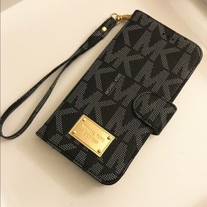 Michael Kors Wristlet - for iPhone 6+