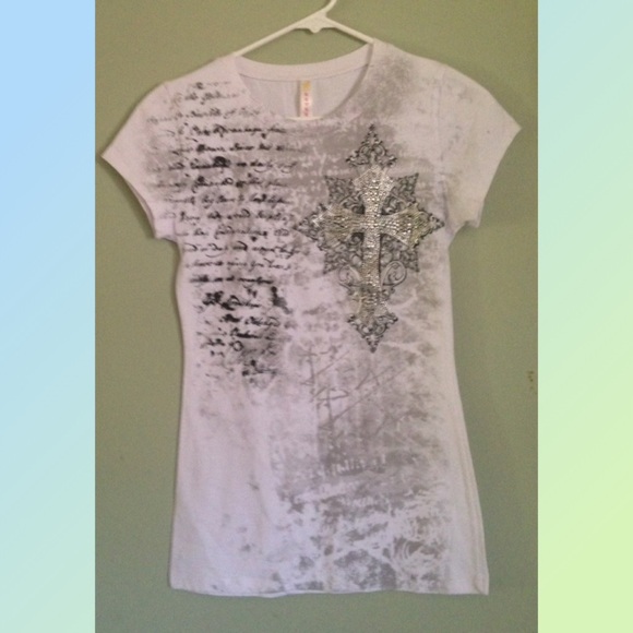 Eevee Tops - NWOT WHITE RHINESTONE STUDDED CROSS TEE
