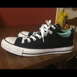NWOT black low top chucks