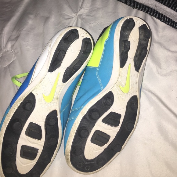 boys nike cleats - Picture 2 of 3