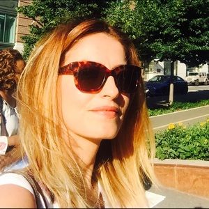 Meet your Posher, Claudia