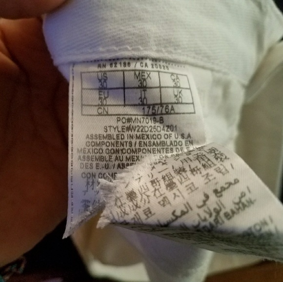 New White GUESS Shorts - Picture 3 of 6