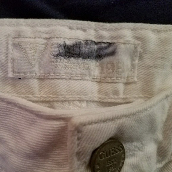 New White GUESS Shorts - Picture 4 of 6