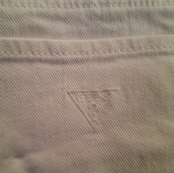 New White GUESS Shorts - Picture 5 of 6