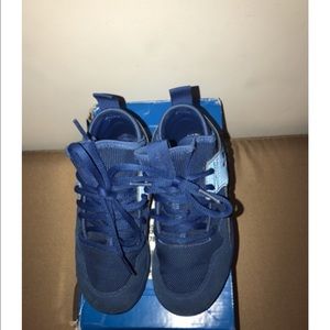 Boys adías sneaker great condition size 11