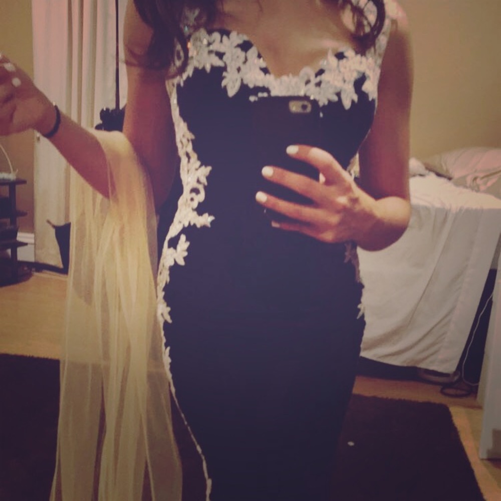 Dress - Picture 2 of 3