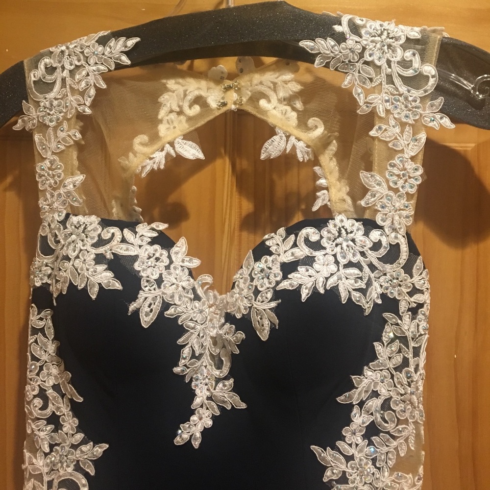 Dress - Picture 3 of 3