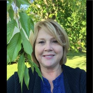 Meet your Posher, Debbie