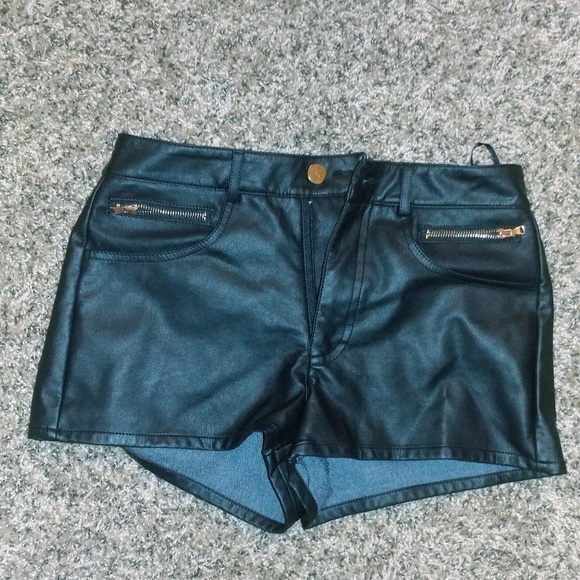 F21 Faux Leather Shorts - Picture 1 of 3