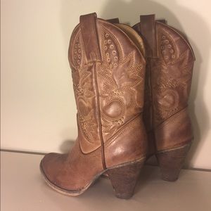 Tan Heeled Cowboy Boots