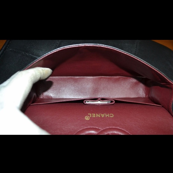 Authentic CHANEL 2.55 Black Lambskin Medium - Picture 4 of 6