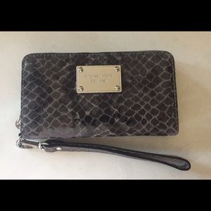 Michael Kors Jet Set Flat Multi-function Wallet