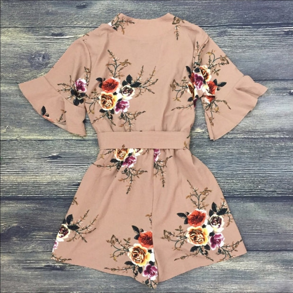 Nude floral romper 💐 - Picture 2 of 4