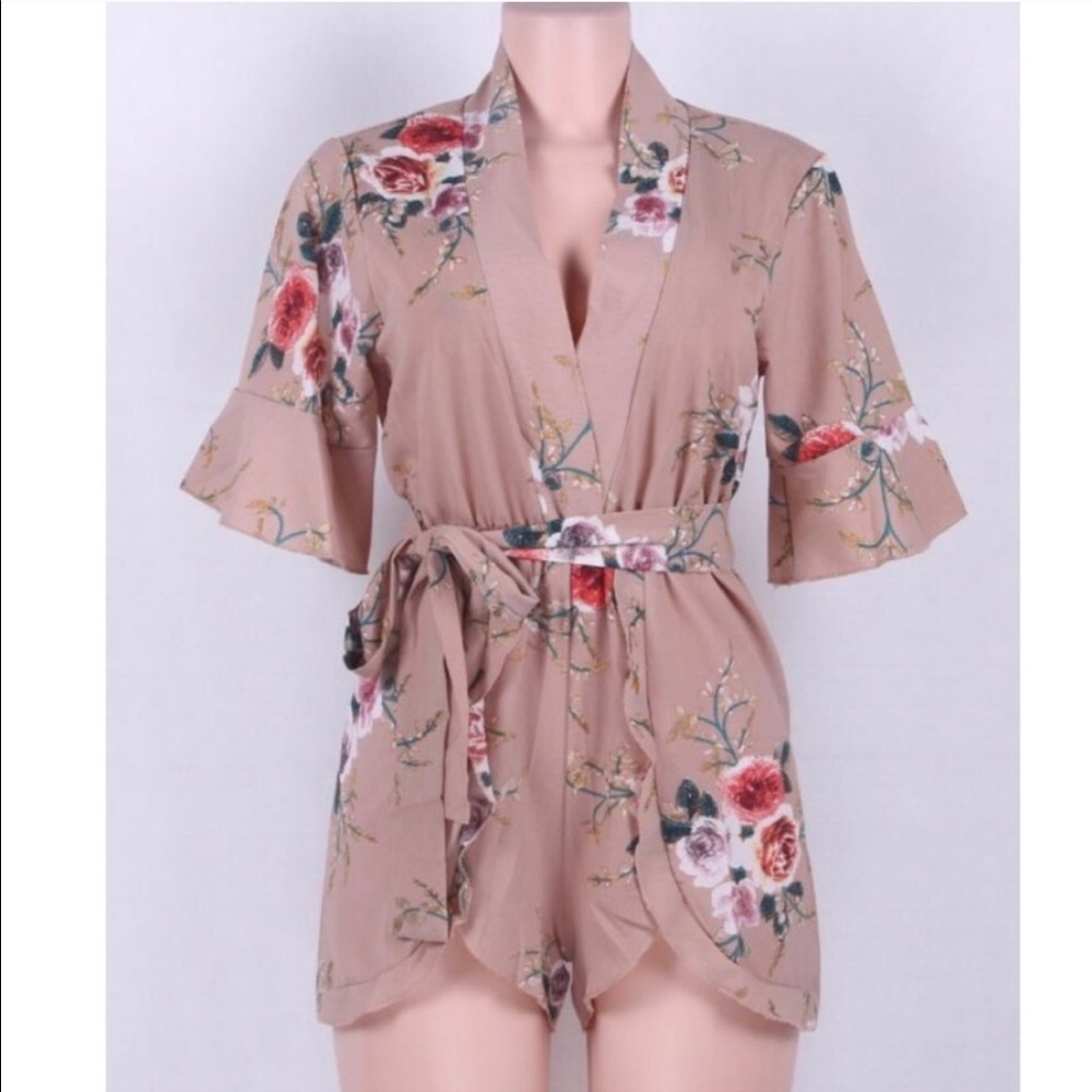 Nude floral romper 💐 - Picture 3 of 4