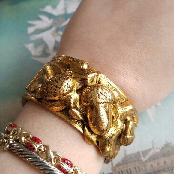 Vintage Jewelry - vintage Acorn and Oak leaf bracelet gold repousse