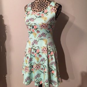 Dividend by H&M green floral sleeveless dress at 6