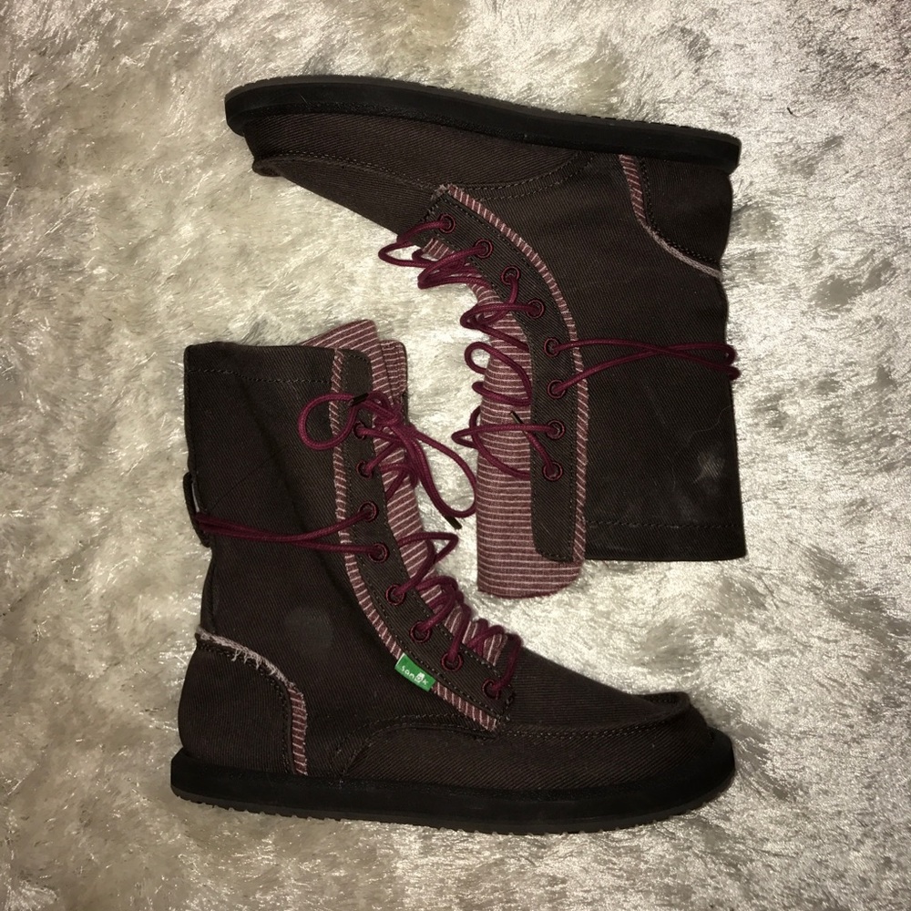 Sanuk boots